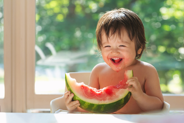 Baby led weaning: Child learning to eat